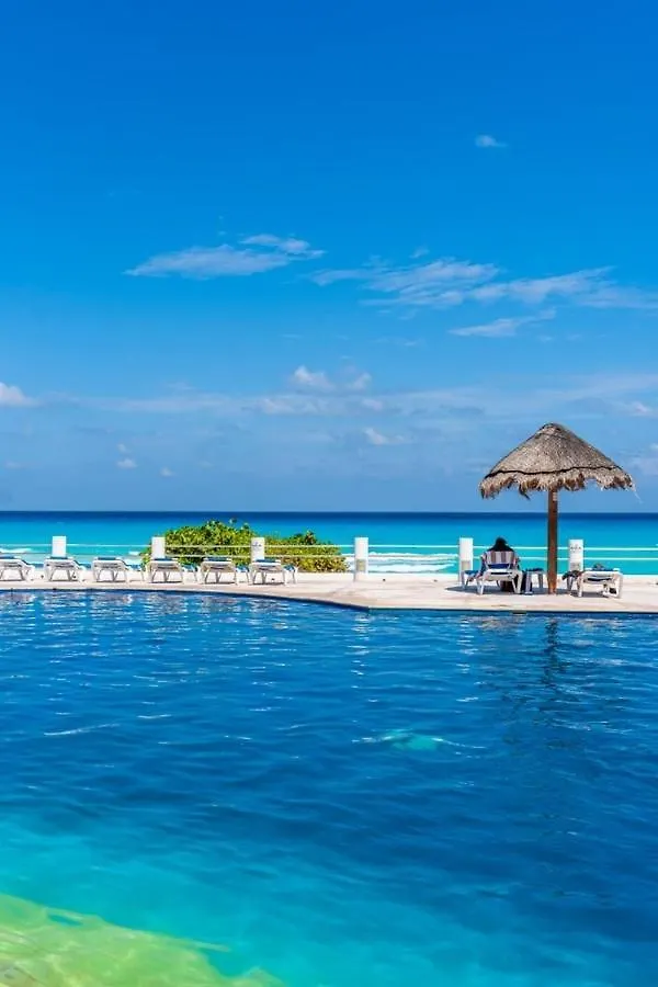 2 Bedrooms, Ocean View Balcony Cancun Mexico