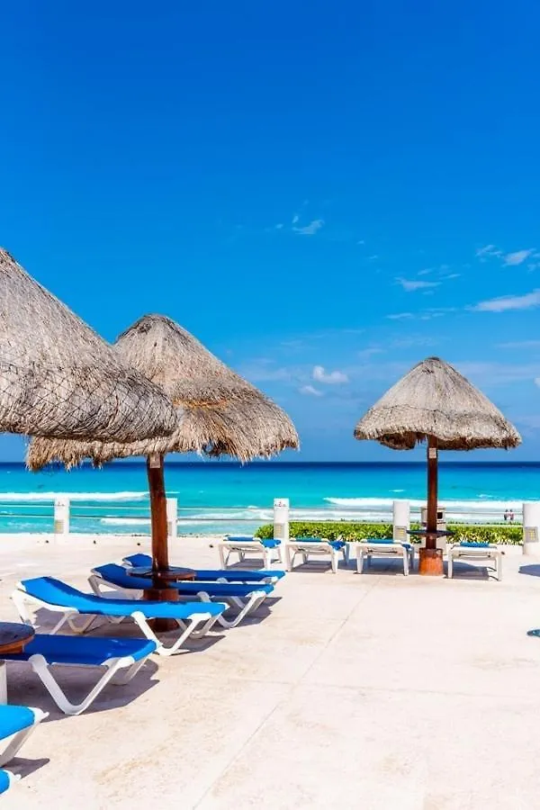 2 Bedrooms, Ocean View Balcony Cancun Apartment