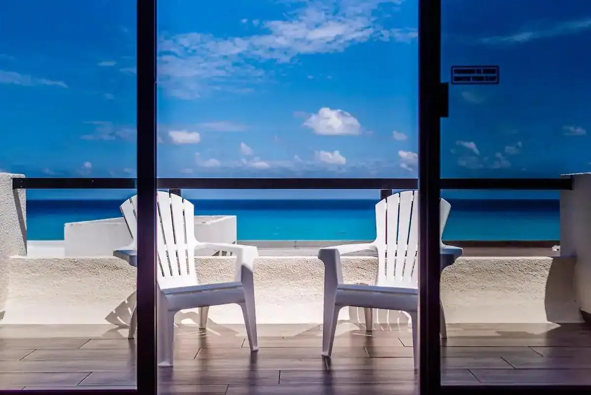 2 Bedrooms, Ocean View Balcony Cancun Apartment