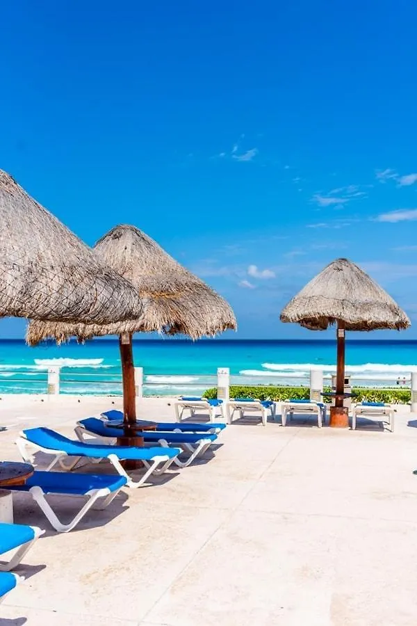 2 Bedrooms, Ocean View Balcony Cancún
